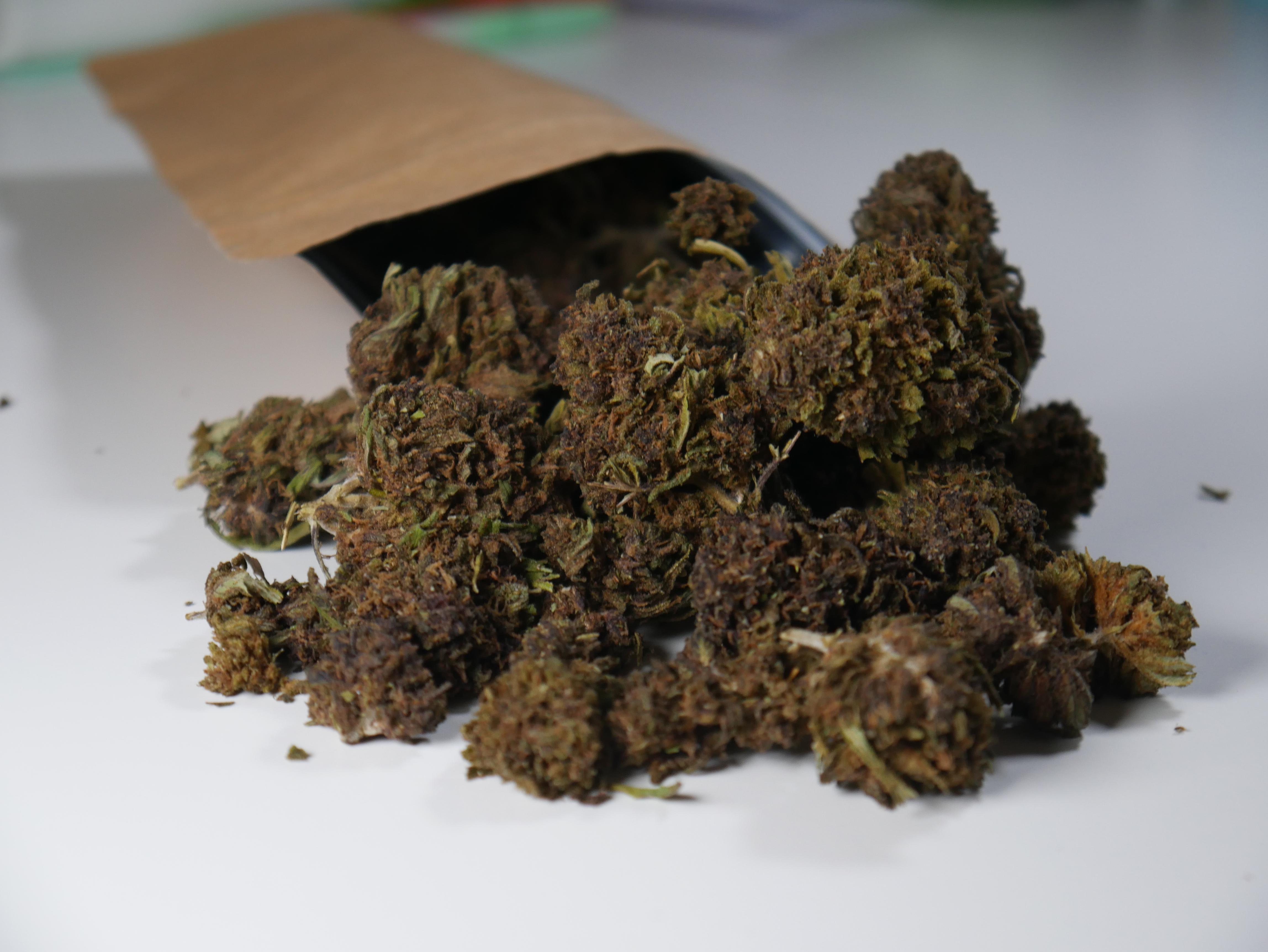 Günstige CBD Blüten Cannafleur Schnäppchenmix